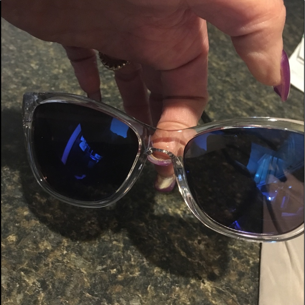 Kenneth Cole REACTION
Square Sunglasses, NWT - Picture 8 of 8
